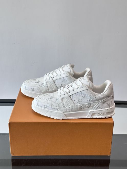 ルイ・ヴィトン スニーカー 激安 2025新作 オールホワイト モノグラム型押し 本革仕様 高級感仕上げ 高評価続出