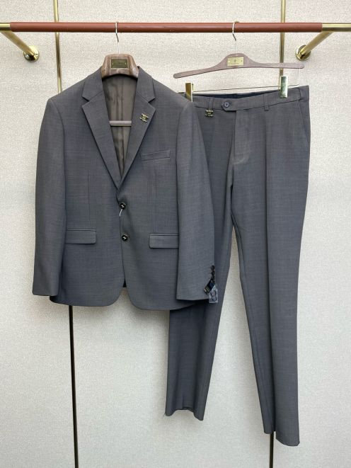 セリーヌ スーツ ブランド コピー 安全通販 グレー セットアップ 2025新作 高再現度 職人技術再現 高級感仕上げ