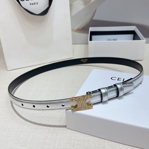 セリーヌ ベルト 偽物 バレない再現度 トリオンフ メタリックシルバー クリスタルバックル 2025新作 高級感仕上げ