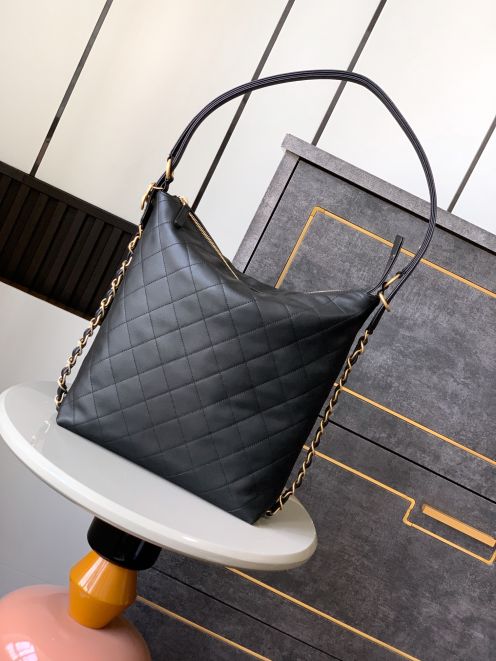 シャネル バッグ ブランド コピー 安全通販 2025新作 本革使用 高再現度 チェーンショルダー 高級感仕上げ