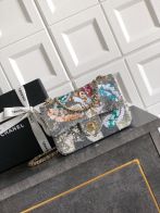 シャネル ブラック ミニボストン 2025新作 ブランド コピー 高再現度 精密ディテール 高級感仕上げ 本革使用 安心サイト