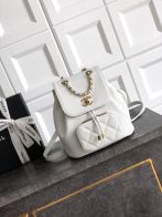 シャネル ホワイト バックパック 2025新作 スーパーコピー 高級感仕上げ 正確な刻印 丁寧な縫製 本革使用 安心サイト