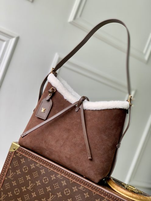 ルイ・ヴィトン 偽物 スルーPM風ショルダーバッグ 2025新作 高再現度 ウィンターモデル 精密ディテール 上質感 秘密厳守配送