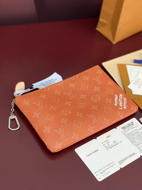 ルイ・ヴィトン モノグラム オレンジ ポーチ 2025新作 バッグ n級 高級感仕上げ 精密ディテール 上質感ある人気クラッチ