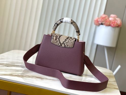 ルイ・ヴィトン カプシーヌBB パイソンハンドル ボルドー 2025新作 バッグ 激安 高級感仕上げ 精密ディテール 上質感ある本格派モデル