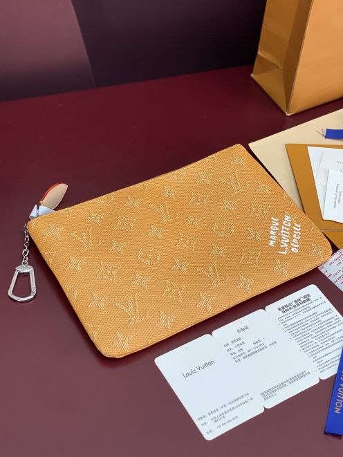 ルイ・ヴィトン モノグラム オレンジ ポーチ 2025新作 バッグ ブランド コピー 高級感仕上げ 精密ディテール 上質感ある人気クラッチ