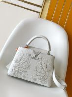 ルイ・ヴィトン カプシーヌBB ホワイト ビジュー刺繍 2025新作 バッグ スーパーコピー 高級感仕上げ 精密ディテール 安心の日本倉庫