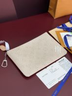 ルイ・ヴィトン モノグラム ベージュ ポーチ 2025新作 バッグ スーパーコピー 高級感仕上げ 精密ディテール 上質感ある人気モデル