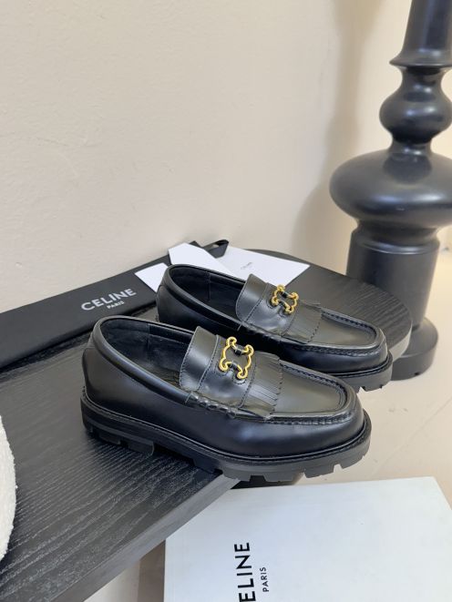 セリーヌ 定番ローファー 2025新作 激安 高評価 口コミ多数 高再現度 本革使用 上質感 安心サイト