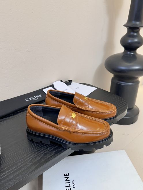 セリーヌ 定番ローファー 2025新作 格安 高評価 口コミ多数 高再現度 本革使用 上質感 安心サイト