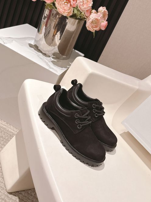 セリーヌ 高評価 レースアップシューズ スーパーコピー 本革使用 精密ディテール 高級感仕上げ 安心サイト