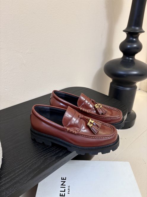 セリーヌ 定番タッセルローファー 2025新作 ブランド コピー 安全通販 高評価 高再現度 本革使用 上質感 安心サイト