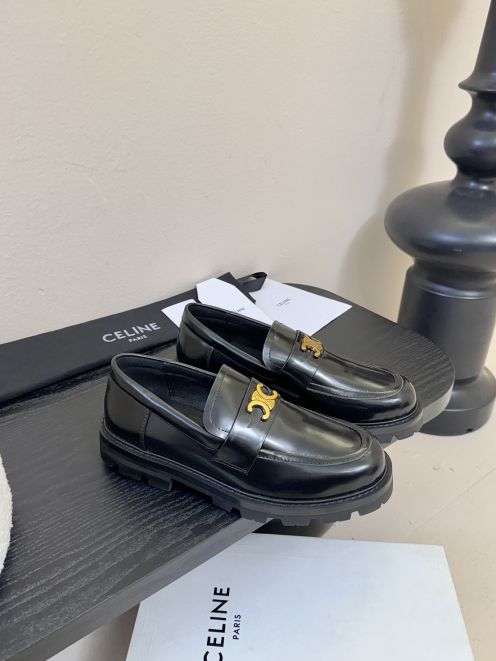 セリーヌ 定番ローファー 2025新作 n級 高評価 口コミ多数 高再現度 本革使用 上質感 安心サイト