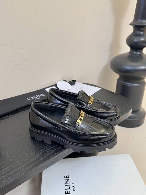 セリーヌ 定番ローファー 2025新作 コピー 高評価 口コミ多数 高再現度 本革使用 上質感 安心サイト