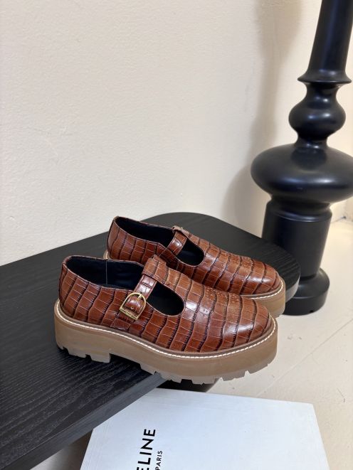 セリーヌ 定番ストラップシューズ 2025新作 ブランド コピー 高評価 口コミ多数 高再現度 本革使用 上質感 安心サイト