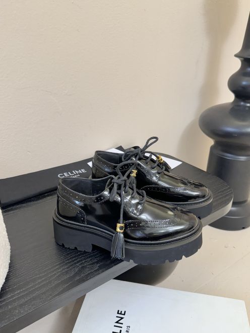 セリーヌ 定番レースアップシューズ 2025新作 偽物 高評価 口コミ多数 高再現度 本革使用 上質感 安心サイト