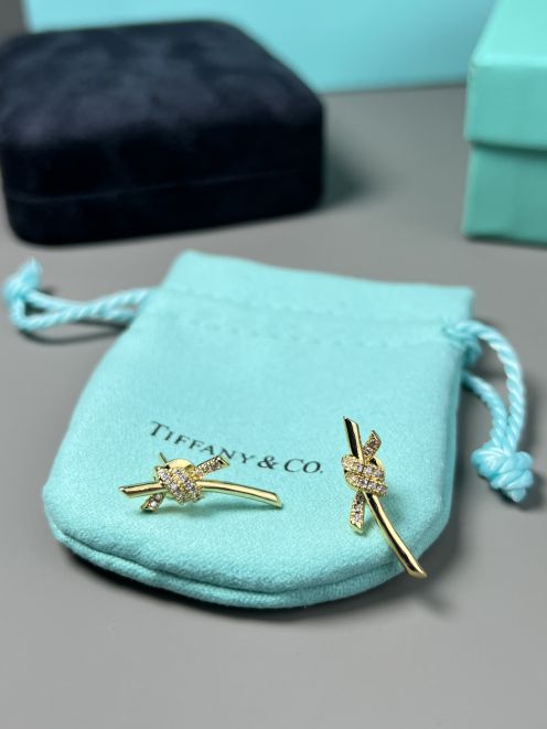 ティファニー ノットモチーフピアス 定番モデル 2025新作 スーパーコピー 優良サイト 高再現度 高品質 精密ディテール 安心サイト