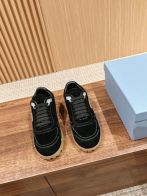 プラダ 優良サイト 2025新作 高再現度スニーカー スエード調ブラック 精密ステッチ 上質感仕上げ レビュー高リピ率