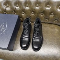 プラダ メンズ レザーレースアップブーツ コピー 2025新作 高再現度 精密ディテール 上質感 高級感仕上げ 職人技術再現 発送保証 安心サイト