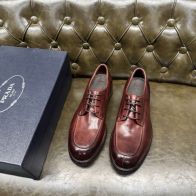 プラダ メンズ Uチップレザードレスシューズ 偽物 バレない再現度 2025新作 精密ディテール 高級感仕上げ 上質感 職人技術再現 発送保証