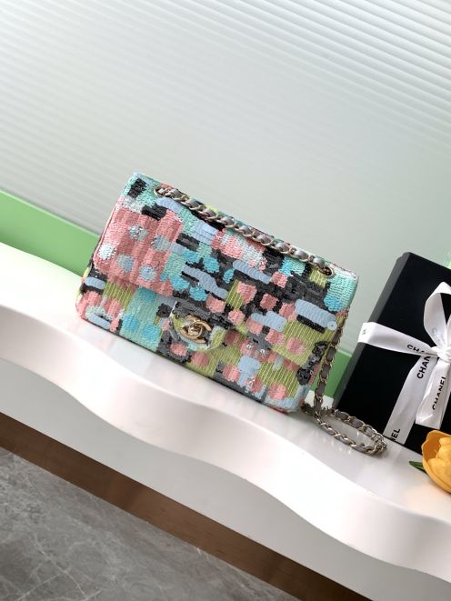 シャネル マルチカラースパンコールフラップバッグ n級 2025新作 高再現度 精密ディテール 高級感仕上げ 上質感 選ばれる理由あり 発送保証