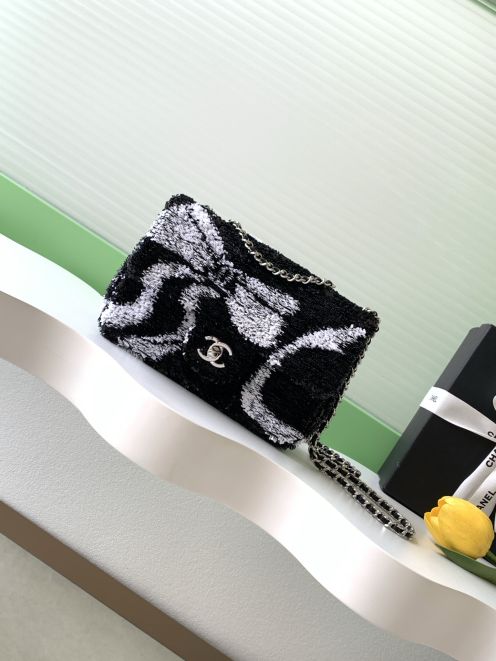 シャネル チェーンショルダーバッグ 2025新作 高級感仕上げ スーパーコピー 優良サイト 精密ディテール モノクロ人気モデル