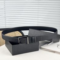 プラダ シンプルバックル レザーベルト 定番モデル 高再現度 偽物 見分け困難 高評価