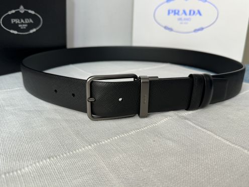 プラダ サフィアーノレザー ベルト 2025新作 クラシックバックル 高級感仕上げ 精密ディテール 職人技術再現 コピー 本格派モデル