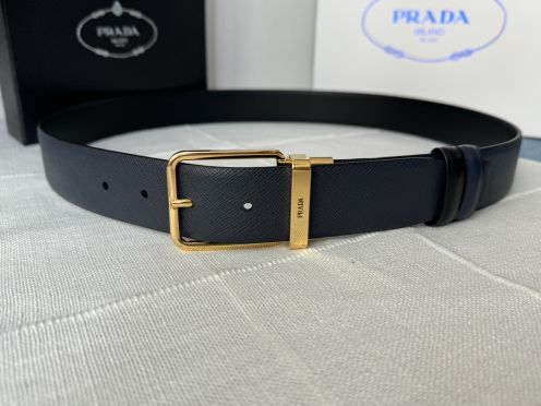プラダ サフィアーノレザー ベルト 2025新作 クラシックバックル 高級感仕上げ 精密ディテール 職人技術再現 激安 本格派モデル