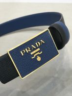 プラダ サフィアーノレザー ベルト 2025新作 スクエアバックル 高級感仕上げ 精密ディテール 職人技術再現 格安 本格派モデル