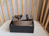 プラダ ロゴバックル ベルト 2025新作 トープレザー 高級感仕上げ 職人技術再現 精密ディテール n級 本格派モデル 人気上昇中