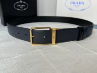 プラダ サフィアーノレザー ベルト 2025新作 クラシックバックル 高級感仕上げ 精密ディテール 職人技術再現 激安 本格派モデル