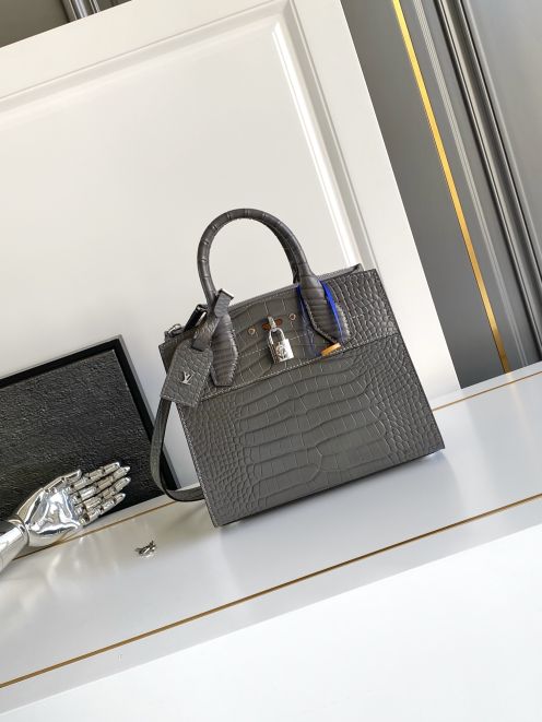 ルイヴィトン クロコ型押しグレー 2025新作 n級 圧倒的な再現度 精密ディテール 高級レベル仕様 追跡可能 秘密厳守配送 安心サイト ハンドバッグ