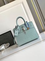 ルイヴィトン オーストリッチ型押しライトブルー 2025新作 偽物 高再現度 精密ディテール 高級レベル仕様 追跡可能 秘密厳守配送 安心サイト ハンドバッグ