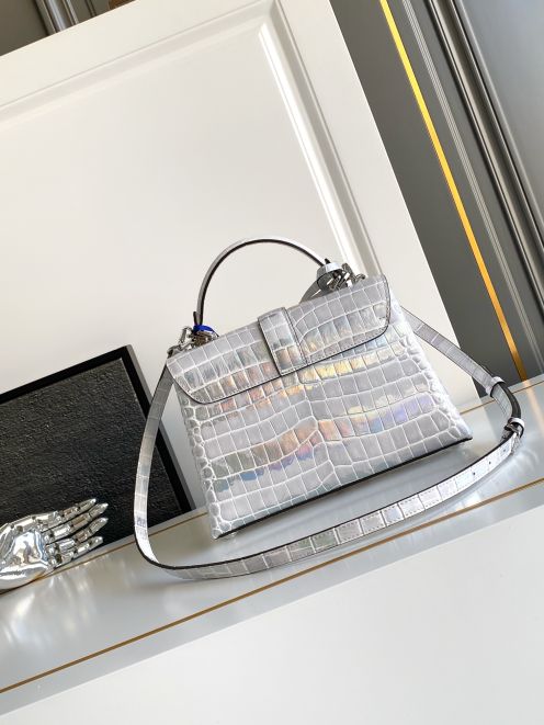 ルイ・ヴィトン n級 カプシーヌ ミニ クロコ型押し ホワイトシルバー 2025新作 高再現度 高級感仕上げ 精密ディテール 安心サイト 実店舗運営 本革使用 数量限定入荷