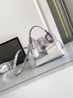 ルイ・ヴィトン ブランド コピー カプシーヌ ミニ クロコ型押し シルバー 2025新作 高再現度 高級感仕上げ 精密ディテール 安心サイト 実店舗運営 本革使用 数量限定入荷