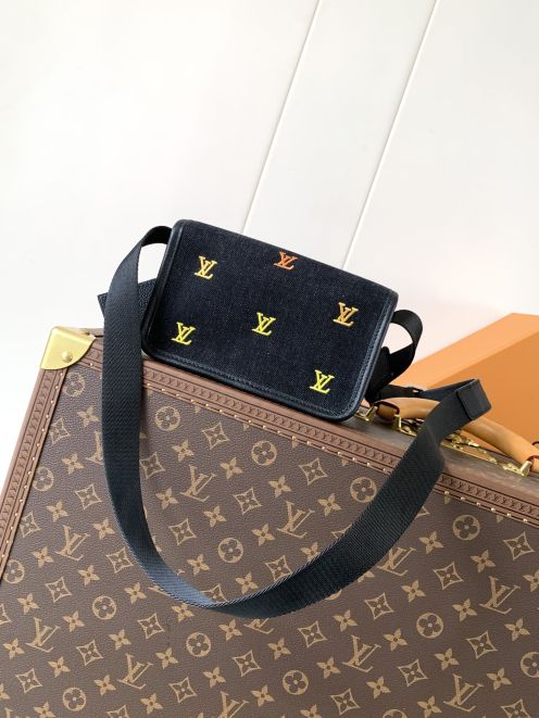 ルイ・ヴィトン 激安 ロゴ刺繍ミニショルダーバッグ 2025新作 定番デザイン 高再現度 精密ディテール 高品質仕上げ 安心サイト 追跡可能