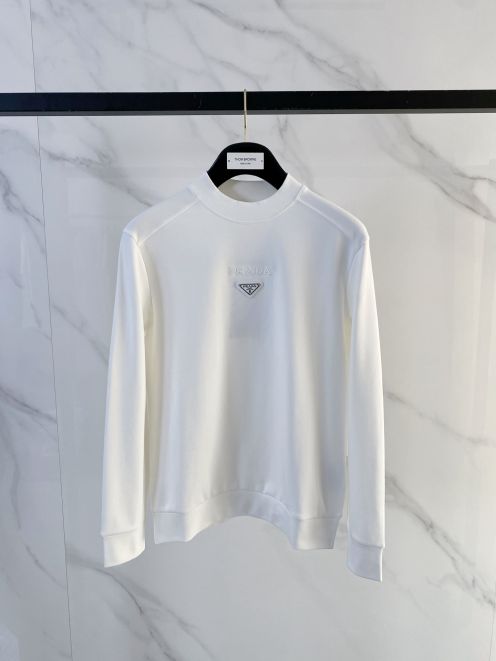 プラダ 偽物 2025新作 ホワイト 浮彫ロゴ 定番クルーネックスウェット 高再現度 高評価 安心サイト 実店舗運営