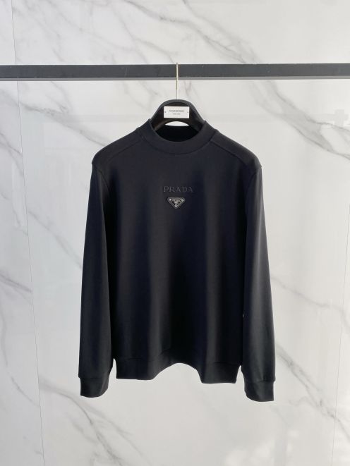プラダ 激安 2025新作 ブラック 浮彫ロゴ 定番クルーネックスウェット 高品質 高再現度 口コミ多数 安心サイト