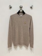 プラダ スーパーコピー 2025新作 上質ウールニット 高再現度で丁寧な縫製を再現した快適な着心地モデル