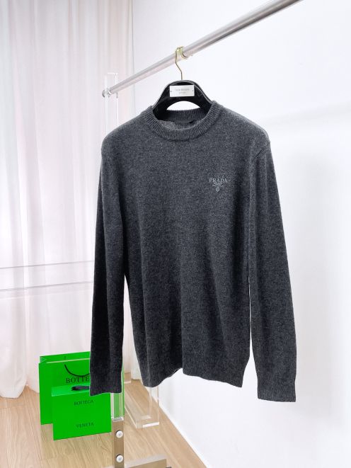 プラダ セーター 激安 2025新作 高品質 上質感 丁寧な縫製 レビュー高リピ率 スタイリッシュ 人気モデル 安心サイト