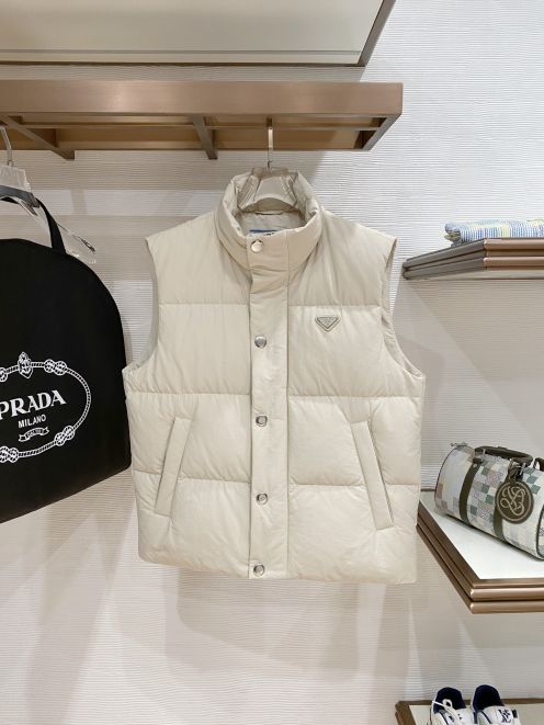 プラダ ダウンベスト 格安 2025新作 高品質 上質感 丁寧な縫製 レビュー高リピ率 男女兼用 人気モデル 安心サイト