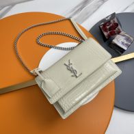 サンローラン チェーンバッグ ブランド コピー 安全通販 2025新作 高品質 上質感 丁寧な縫製 高再現度 長年の実績 アイボリー クロコ型押し