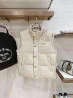 プラダ ダウンベスト 格安 2025新作 高品質 上質感 丁寧な縫製 レビュー高リピ率 男女兼用 人気モデル 安心サイト