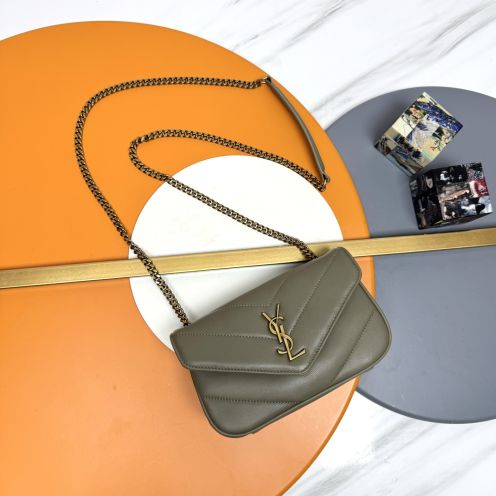 サンローラン ブランド コピー 安全通販 2025新作 グレージュキルトレザーバッグ 高再現度の精密ディテール 高級レベル仕様 発送保証 追跡可能 安心サイト