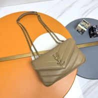 サンローラン コピー 2025新作 キャメルベージュキルトレザーバッグ 高再現度の精密ディテール 高級レベル仕様 圧倒的な再現度 発送保証 追跡可能 安心サイト