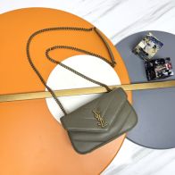 サンローラン ブランド コピー 安全通販 2025新作 グレージュキルトレザーバッグ 高再現度の精密ディテール 高級レベル仕様 発送保証 追跡可能 安心サイト