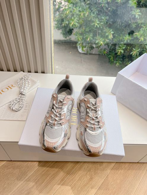 ディオール 激安 2026新作 ダッドスニーカー 定番配色 高再現度 精密ディテール 本革使用 高級感仕上げ 安心サイト 追跡可能 発送保証