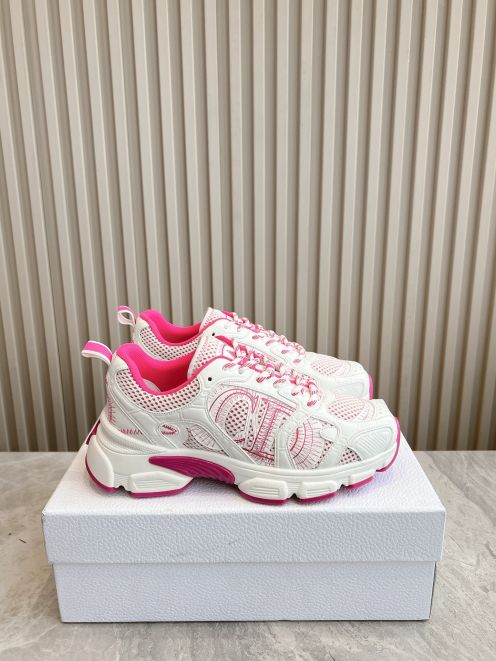 ディオール 格安 2026新作 ダッドスニーカー 新作カラー 高再現度 精密ディテール 本革使用 高級感仕上げ 安心サイト 追跡可能 発送保証