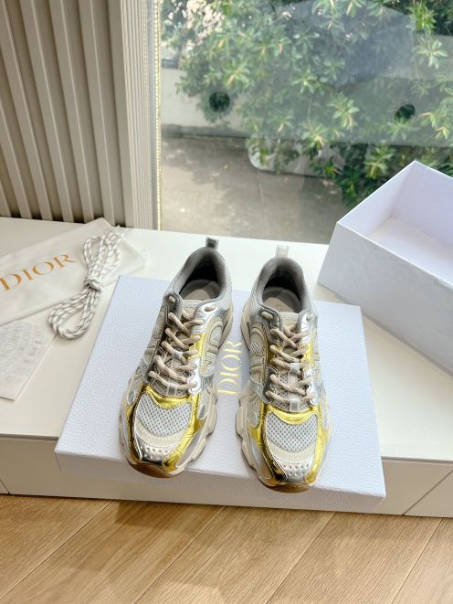 ディオール コピー 2026新作 ダッドスニーカー 限定配色 高再現度 精密ディテール 本革使用 高級感仕上げ 安心サイト 追跡可能 発送保証